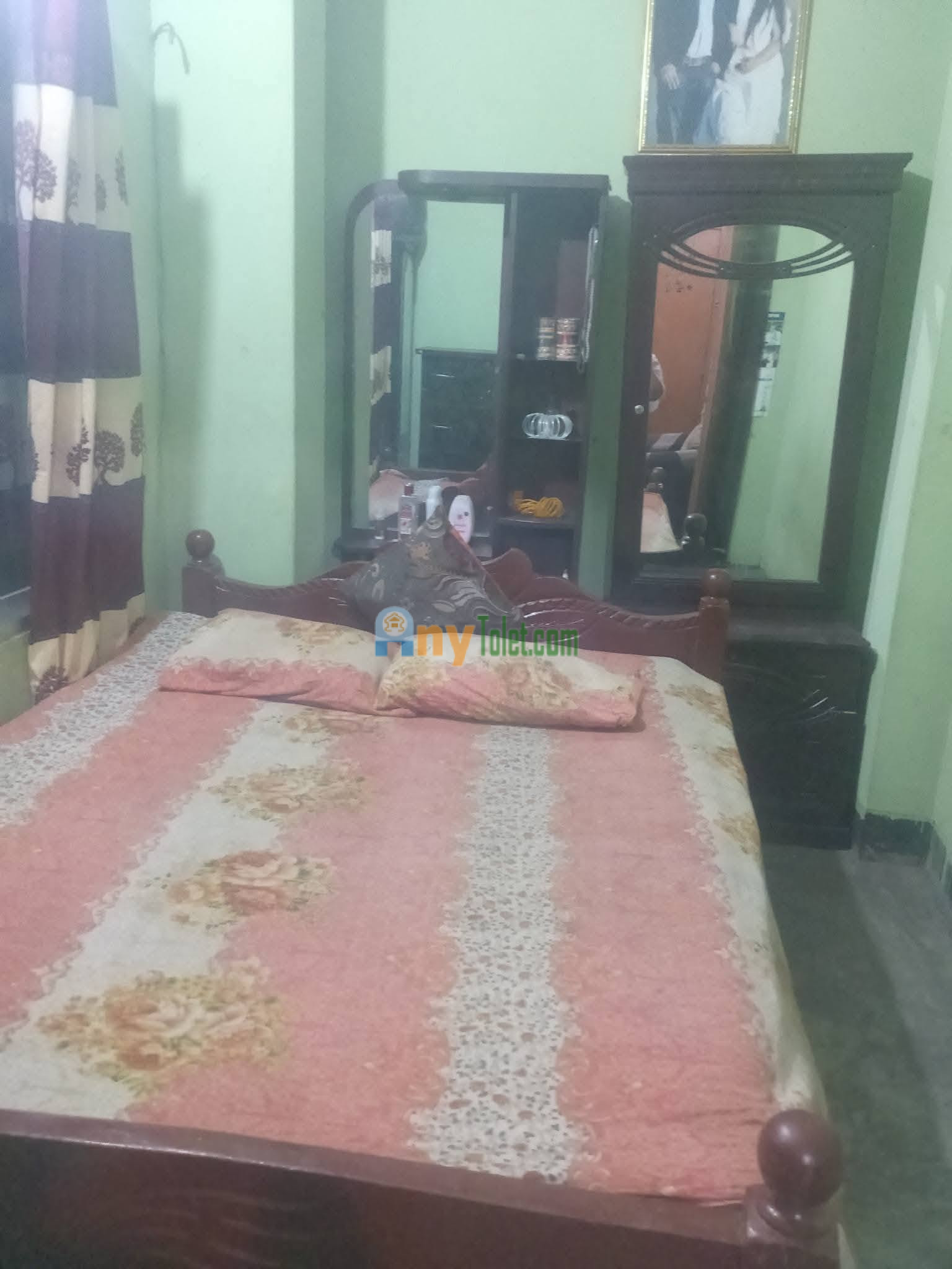 Female mate mess