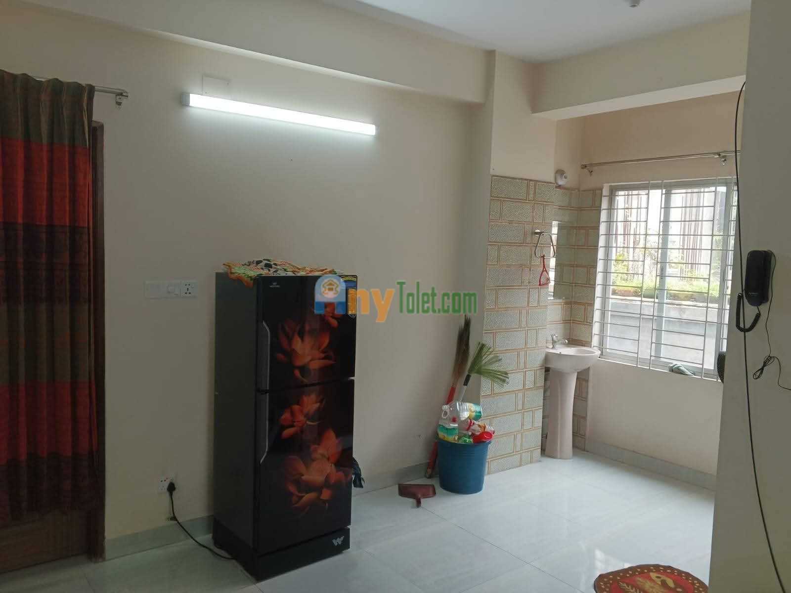 Tolet room rent