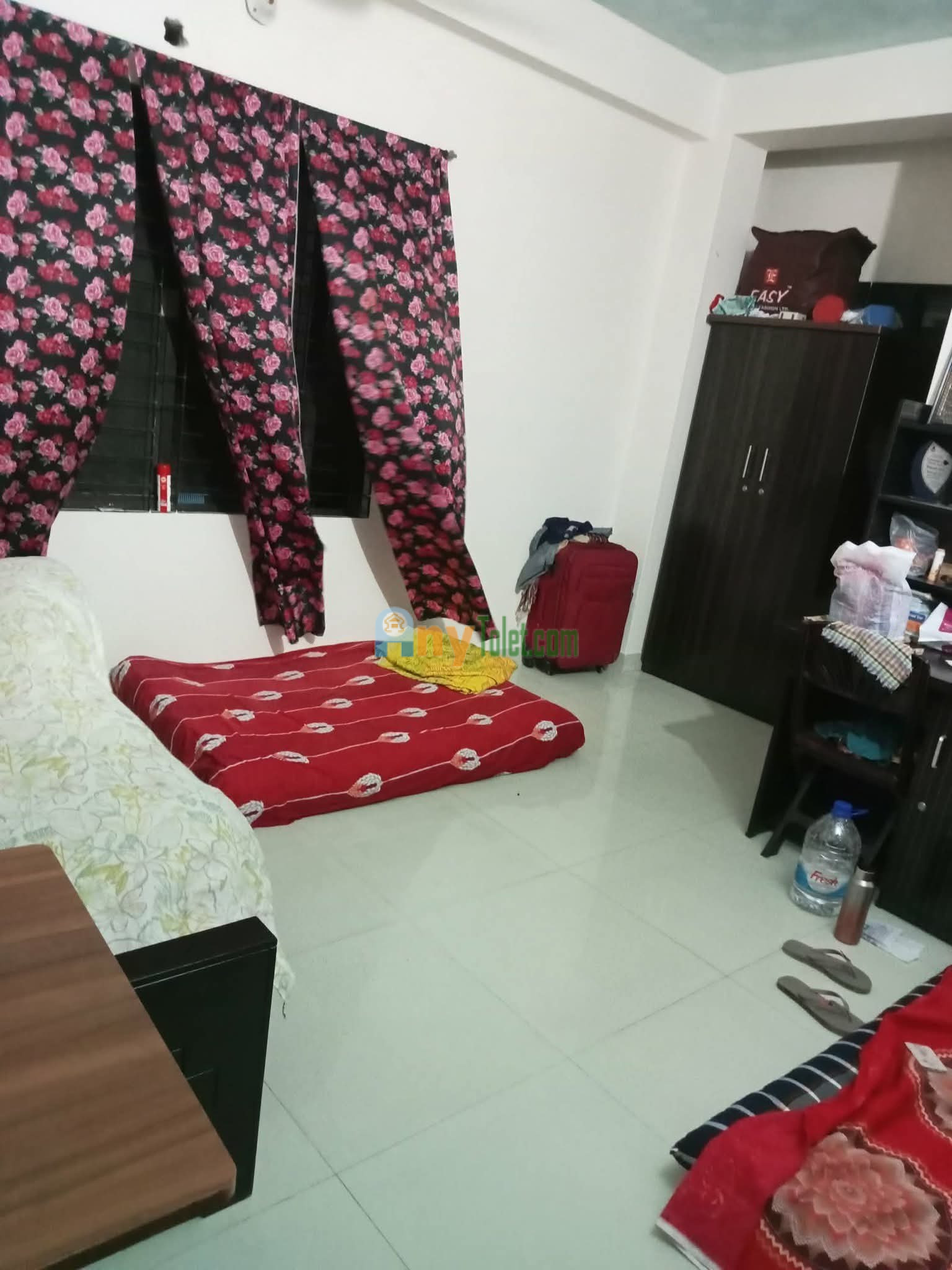 টুলেট শুধু মাত্র মেয়েদের জন্য