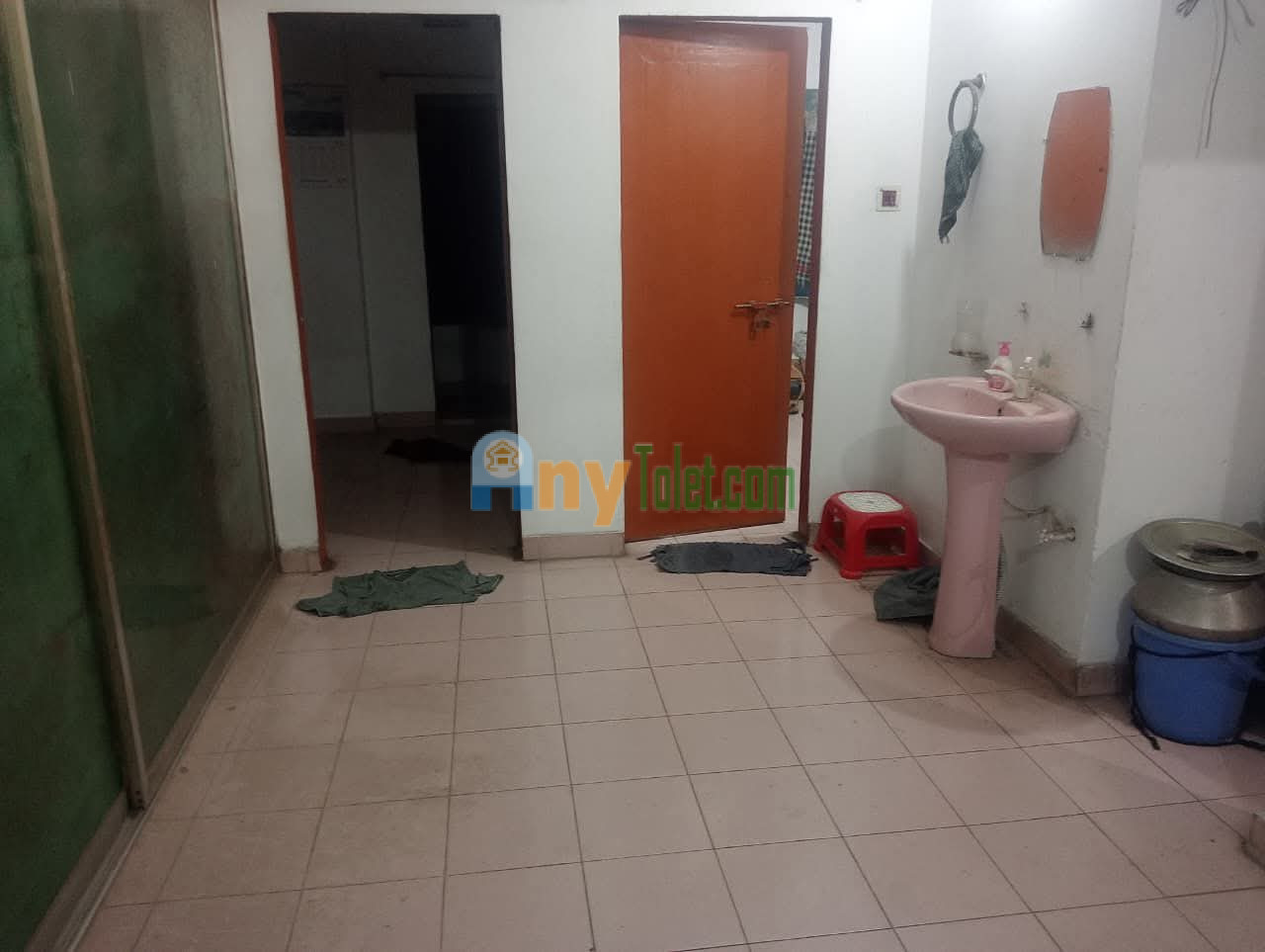 এক রুম ও সিট ভাড়া হবে